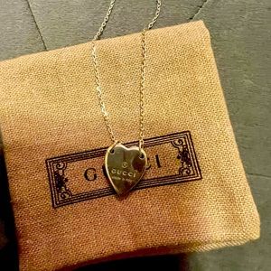 GUCCI Trademark bracelet with heart pendant